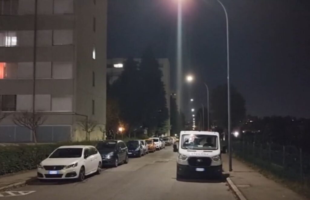 Incidente in via Mondolfo: ancora gravi le condizioni della 43enne travolta da un’auto