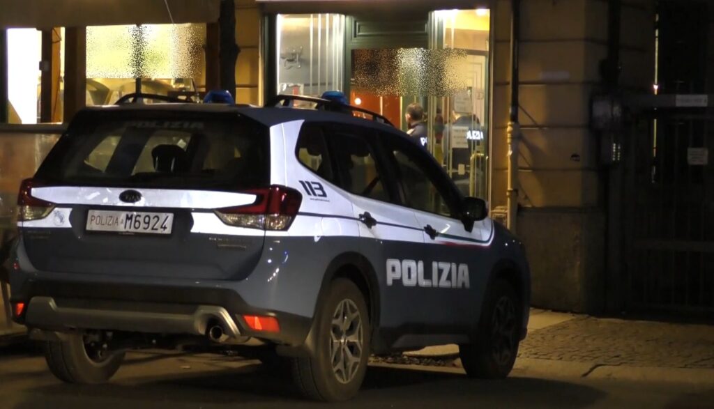 Sala clandestina nel seminterrato, bar chiuso in Bolognina