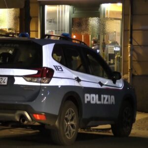 Sala clandestina nel seminterrato, bar chiuso in Bolognina