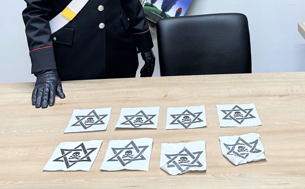 Fogli con stella di David e un teschio trovati a Crevalcore, indagano i carabinieri