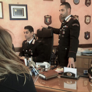 Convince una giovane a venire in Italia e la costringe a prostituirsi