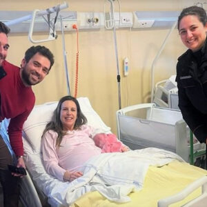 La piccola Sophie ha fretta di nascere, i carabinieri scortano mamma e papà al Maggiore