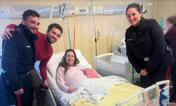 La piccola Sophie ha fretta di nascere, i carabinieri scortano mamma e papà al Maggiore