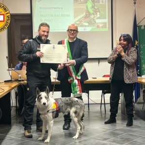 Salvarono un anziano, premiati un tecnico del Soccorso Alpino e il suo amico Jago
