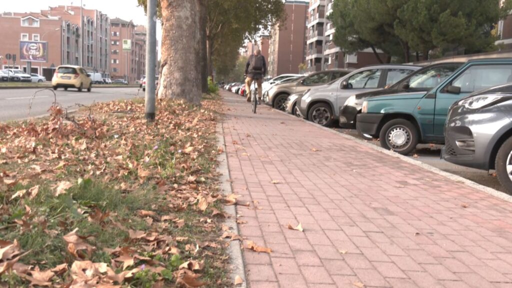 Aggrediti e rapinati di bici e auricolari in viale della Repubblica