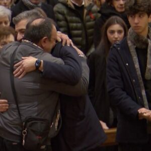 Il papà di Chiara Gualzetti abbraccia Gino Cecchettin: ‘Dovevo farlo’