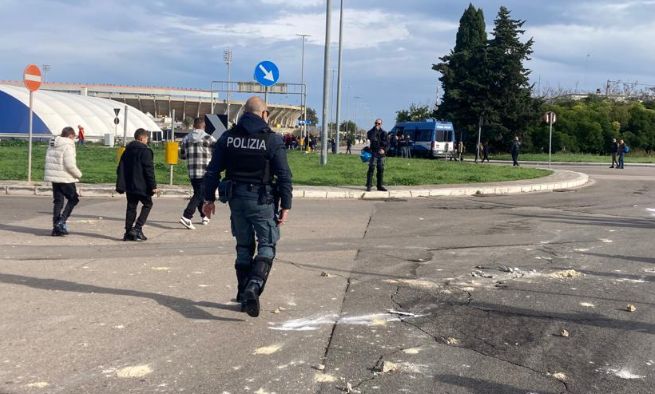 Sassaiola contro tifosi Bologna, arrestato ultras del Lecce