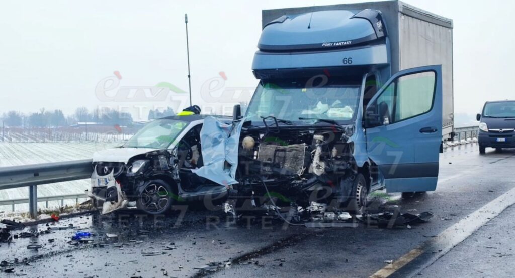 Schianto fra una utilitaria e un furgone a Valsamoggia: un morto