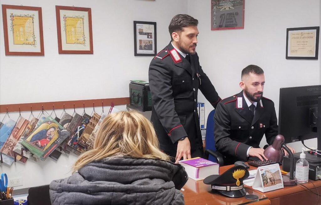 Picchia la compagna e la manda in ospedale