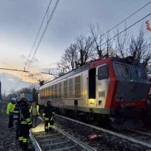 Incendio su treno merci, due ferroviere intossicate