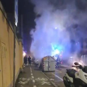 Petardo in un cassonetto della carta, i Vigili del Fuoco evitano il peggio