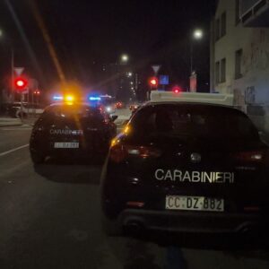 Botte e minacce con un coltello: arrestati due 16enni