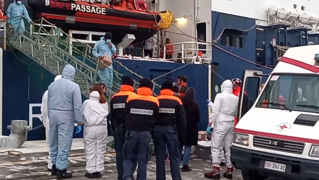 E’ sbarcata la Geo Barents, 26 profughi arriveranno nel Bolognese