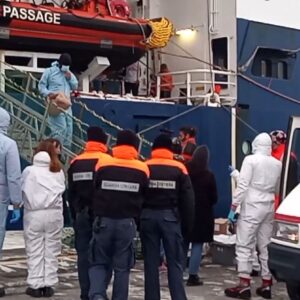 E’ sbarcata la Geo Barents, 26 profughi arriveranno nel Bolognese