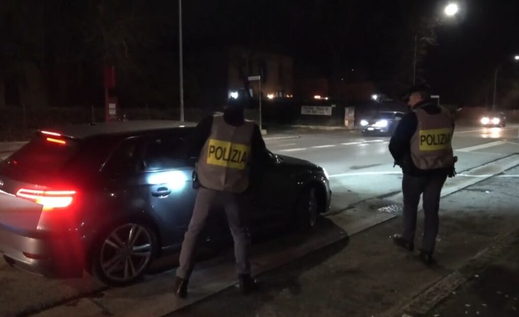 In trasferta a Bologna con denaro falso, 5 arresti