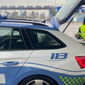 Cellulare alla guida: raffica di punti patente decurtati fra la tangenziale e l’autostrada