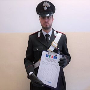 Chiedono soldi simulando donazioni per bimbi poveri, 14 denunciati dai carabinieri