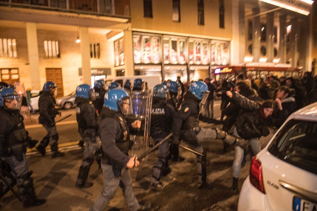 ‘Calcio da un agente di polizia’, la Procura chiede l’archiviazione