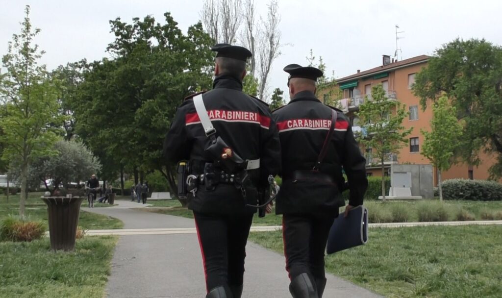 Autoerotismo davanti a una 16enne, denunciato