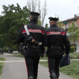 Autoerotismo davanti a una 16enne, denunciato