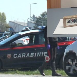 Un etto e mezzo di hascisc in auto, 69enne denunciato