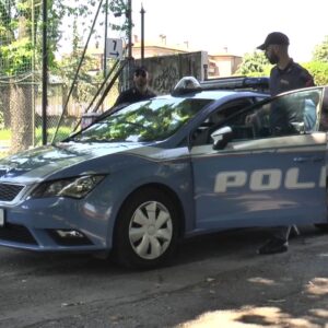 Arrestati due pusher al DLF a Bologna: ferito un agente di polizia