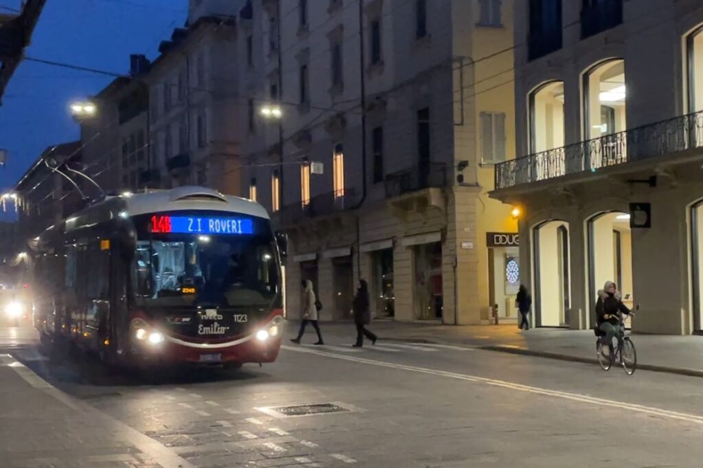 Notti bianche e bus gratuiti