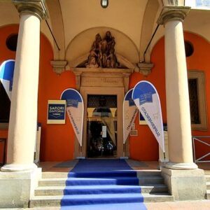 “Baby” ladre rubano dolciumi poi insultano guardie e polizia