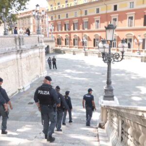 A spasso con la ex nonostante il divieto di avvicinamento, 37enne arrestato dalla polizia