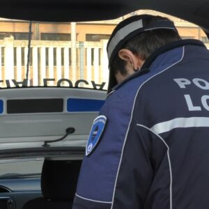 Spaccia cocaina, 40enne denunciato dalla polizia locale