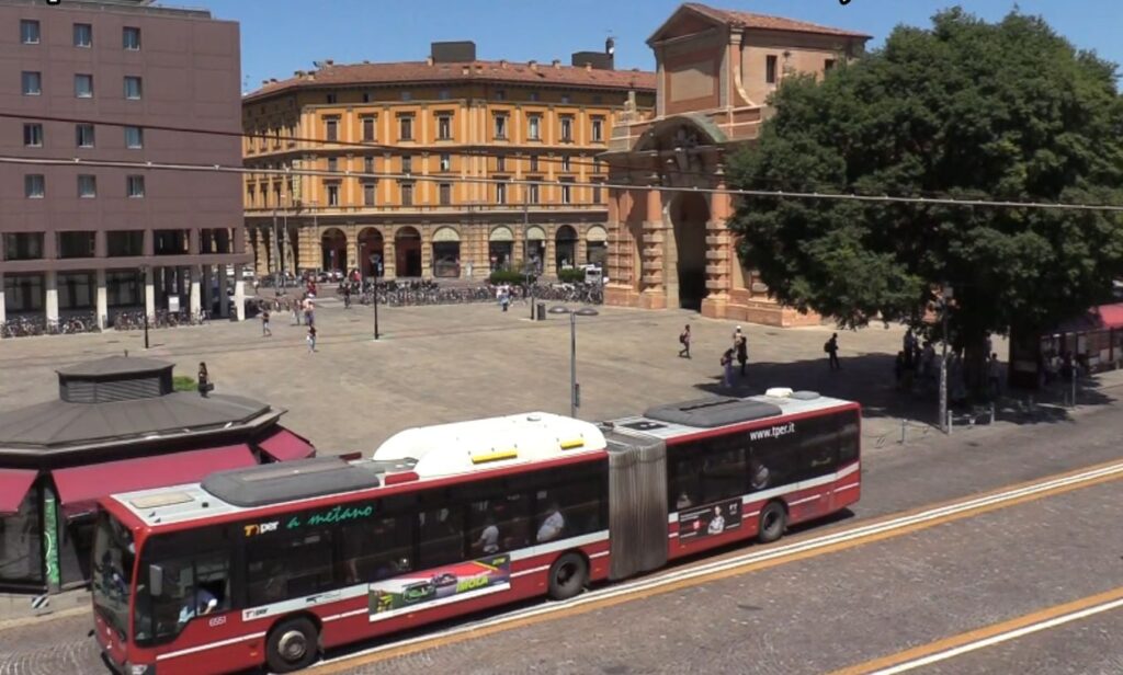 Cede hascisc a due minori, spacciatore arrestato dalla polizia locale