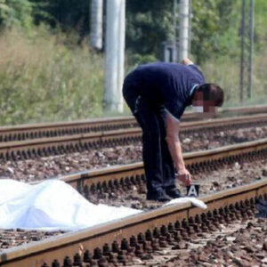 Muore travolto da un treno a San Lazzaro, forse una disgrazia
