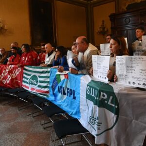 Protesta di sindacati e agenti della polizia locale in Consiglio comunale