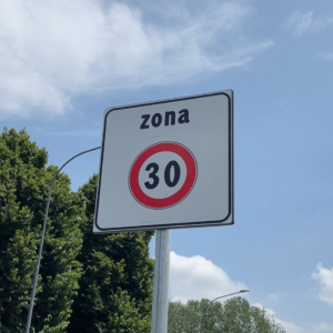 Città 30, Fratelli d’Italia coi tassisti fanno ricorso al Tar