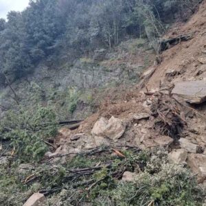 Frana sulla strada Prato-Bologna