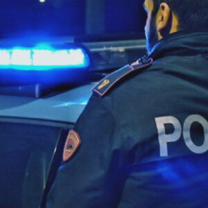 Tenta di forzare con un crick le inferriate di una trattoria, arrestato