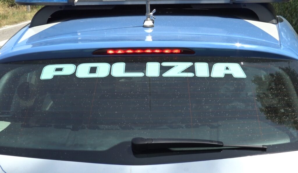 Aggressione in casa in via Galimberti: figlio ferisce con un’ascia la madre