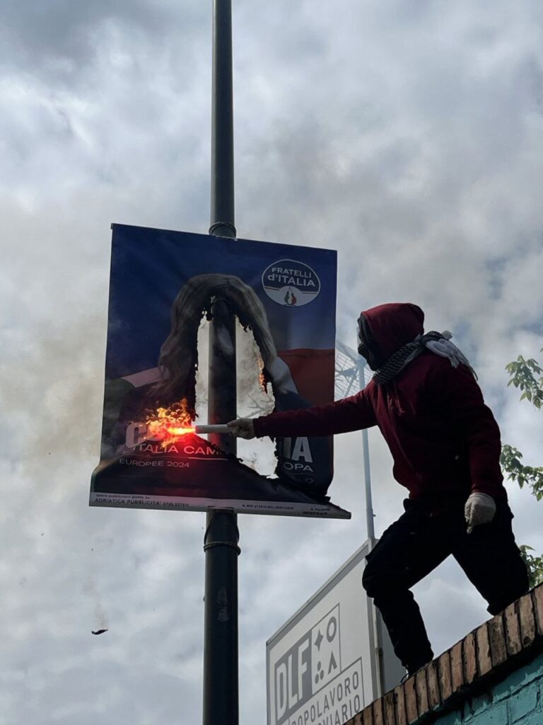 Un 25 aprile col rogo di una foto della Premier Meloni