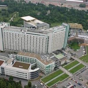 Caos al Maggiore: pakistano ubriaco aggredisce infermieri e vigilantes