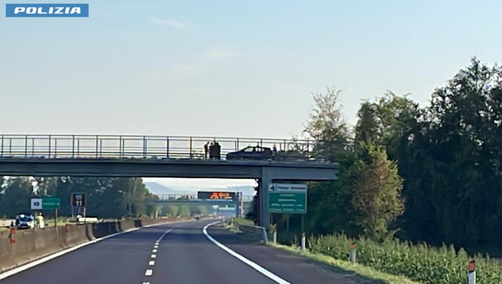 Tenta di togliersi la vita, la Polizia lo salva