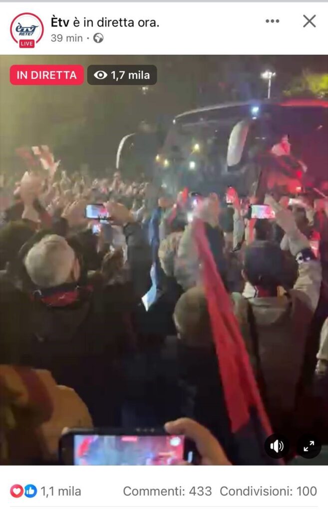 E’ festa a Casteldebole, migliaia di tifosi accolgono la squadra all’arrivo da Napoli