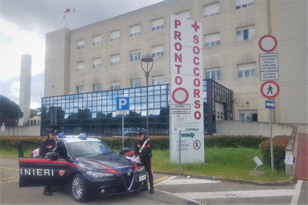 Medico aggredito da un giovane paziente, intervengono i carabinieri