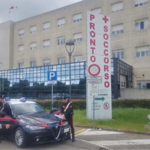 Medico aggredito da un giovane paziente, intervengono i carabinieri