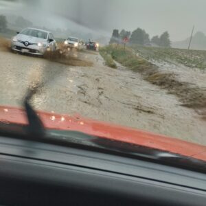 Maltempo in Valsamoggia, allagate strade e cantine. Martedì scuole chiuse