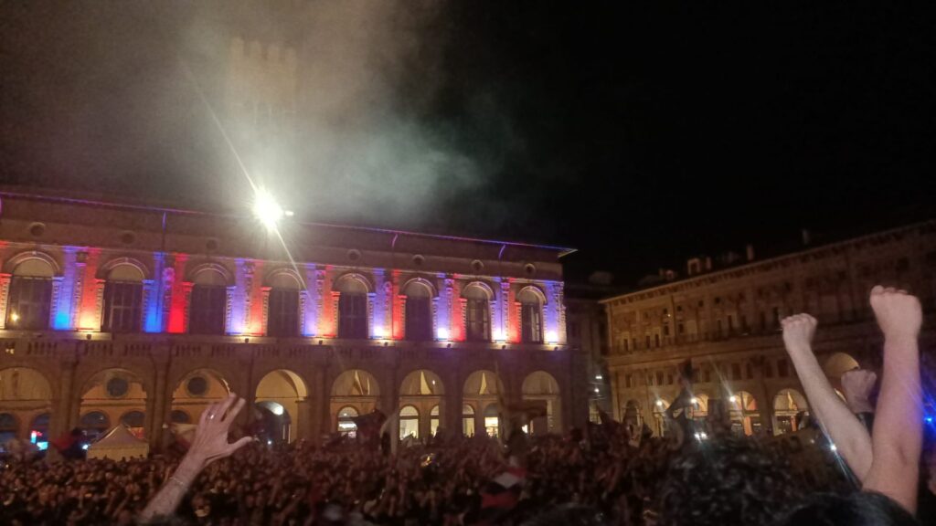 Il coro dei 10 mila anche per Sinisa Mihajlović