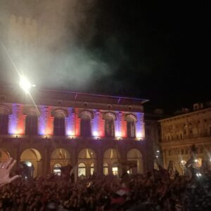 Il coro dei 10 mila anche per Sinisa Mihajlović