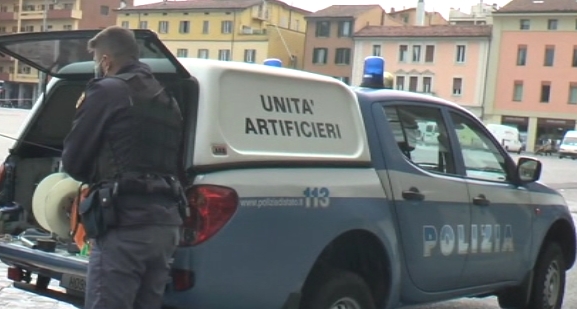 Due ordigni bellici nel sottotetto di un edificio in ristrutturazione