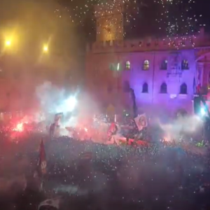 30mila tifosi in delirio per la festa del Bologna in piazza Maggiore. La storica festa trasmessa in diretta da E’tv con ascolti record