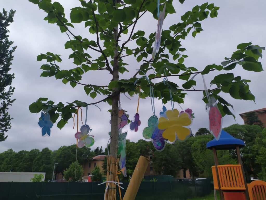 Alla scuola d’infanzia Futura, un albero per la piccola Giorgia