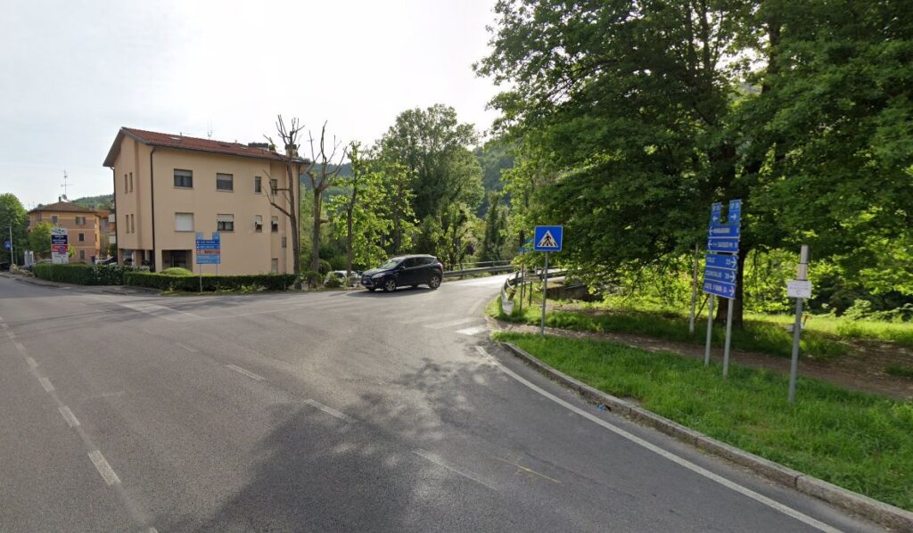 Auto contro una bici a Calderino, grave una giovane ciclista